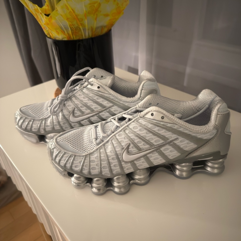 Women’s Nike Shox TL - New without Box - Size 8